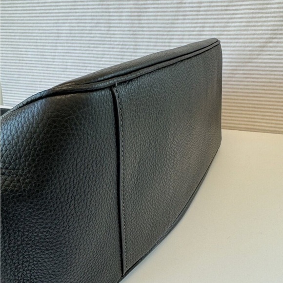 Coach CM074 Black Pebbled Leather “Meadow” Shoulder Bag pre-owned. - Picture 9 of 9